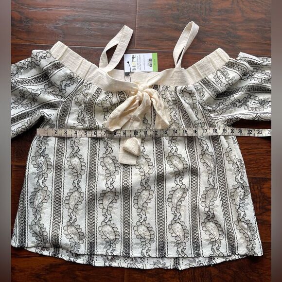 NWT Entro Women’s Off the Shoulder White and Black Lace Top Size M - Picture 4 of 10